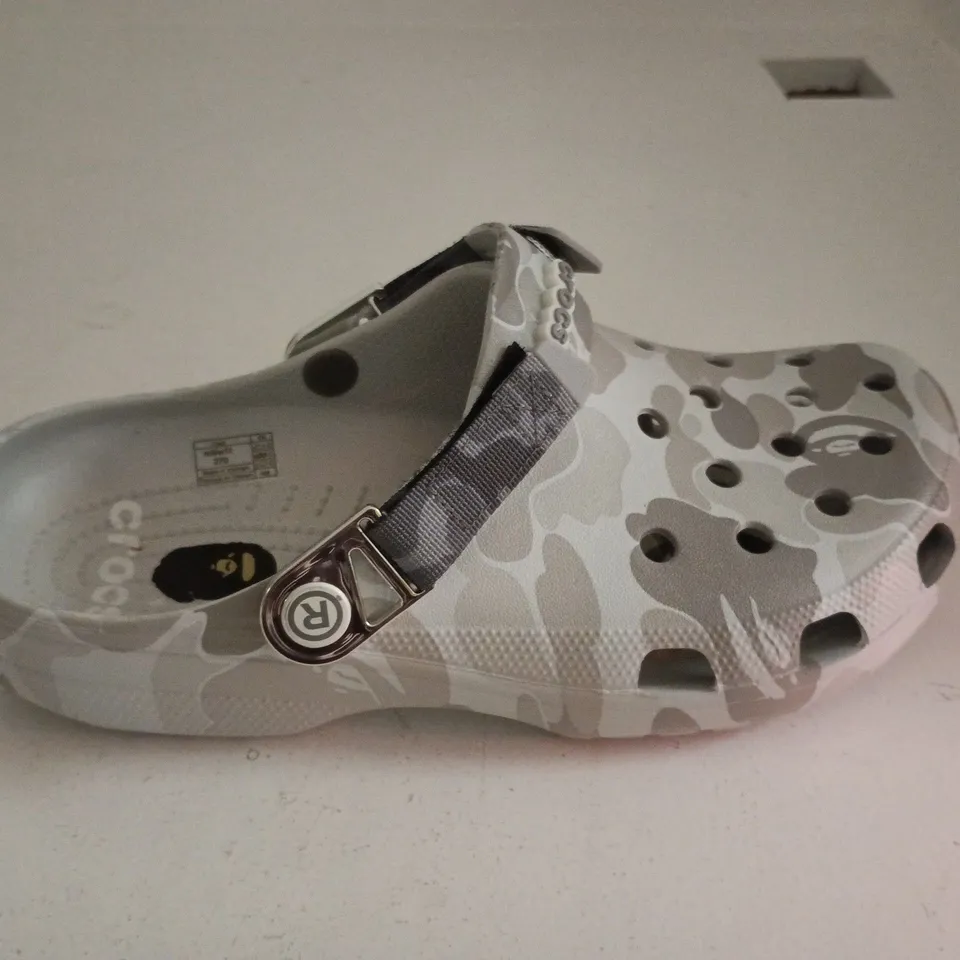 CROCS CLASSIC GREY UK M8/W9