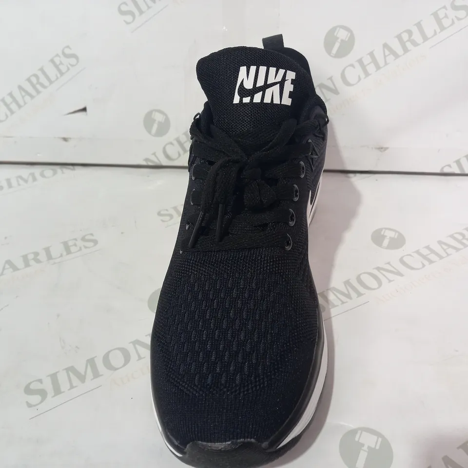 PAIR OF NIKE TRAINERS IN BLACK/GREY EU SIZE 39