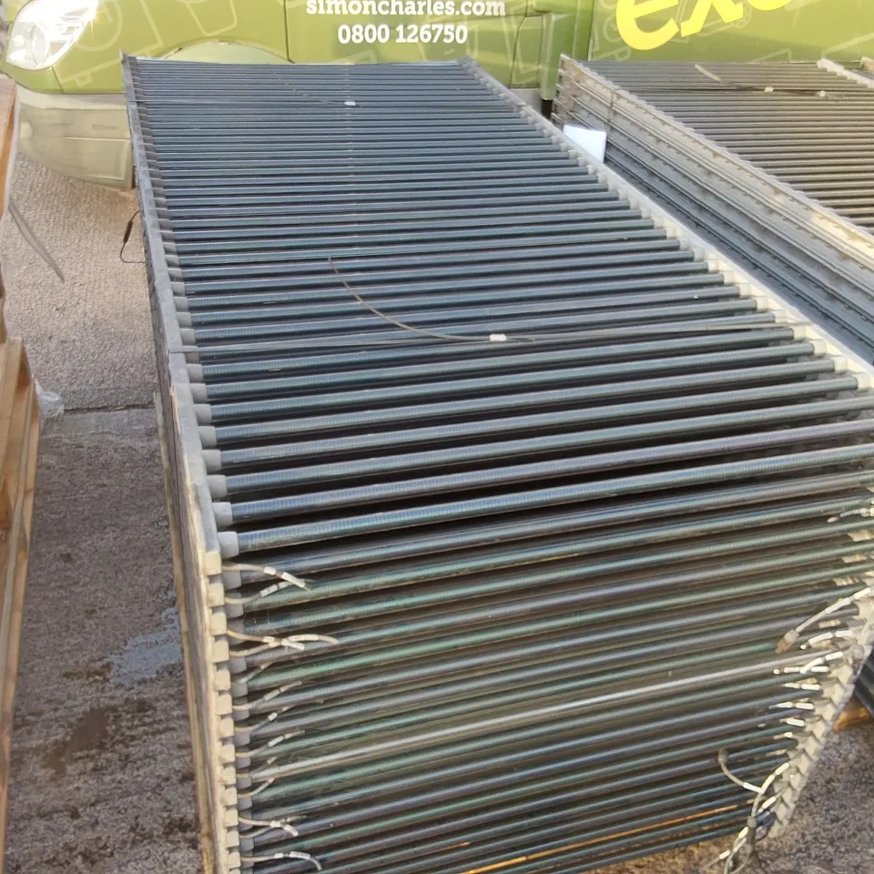 PALLET CONTAINING A LARGE QUANTITY OF SOLYNDRA 200W SOLAR PANELS