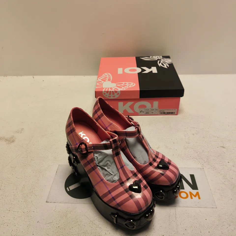 KOI SWEET APATHY PLAID WEDGE MARY JANE SHOES – PINK, UK 7