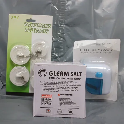 APPROXIMATELY 10 ASSORTED HOUSEHOLD ITEMS TO INCLUDE SET OF PLUGS, HIMALAYAN SLAT CANDLE HOLDER, LINT REMOVER, ETC