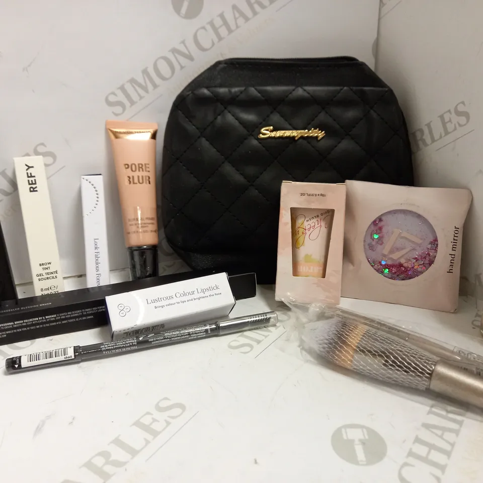 LOT OF APPROX 10 TO INCLUDE , BAG , MAKE-UP BRUSHES . HAND MIRROR , ETC