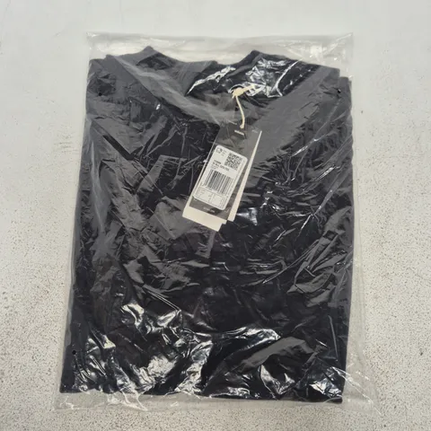 BAGGED NIKE W ALL SZN TEE IN BLACK - UK SMALL
