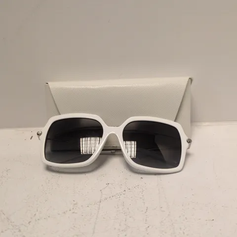 KORS WHITE SUNGLASSES WITH WHITE TEXTURED CASE