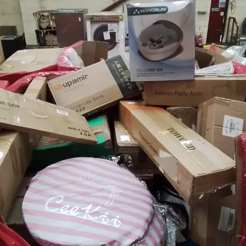 PALLET CONTAINING VARIOUS ASSORTED HOUSEHOLD ITEMS TO INCLUDE: TANNING TENTS, PROJECTOR SCREEN, LAPTOP LAP DESK, BALLOON PARTY ARCH, FOOT SPA, MEAT AND BONE SAW AND LOTS MORE UNMARKED BOXED ITEMS 