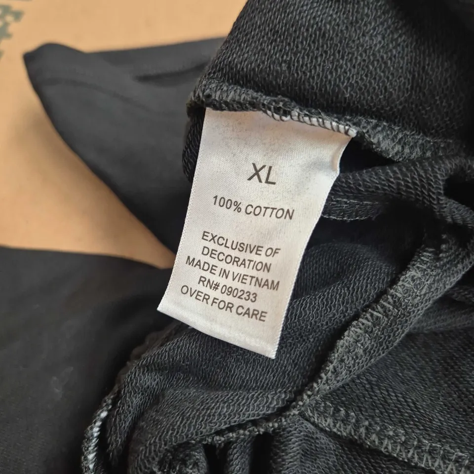 CARHARTT BLACK SHORTS – XL, 100% COTTON, MADE IN VIETNAM (RN 090233)