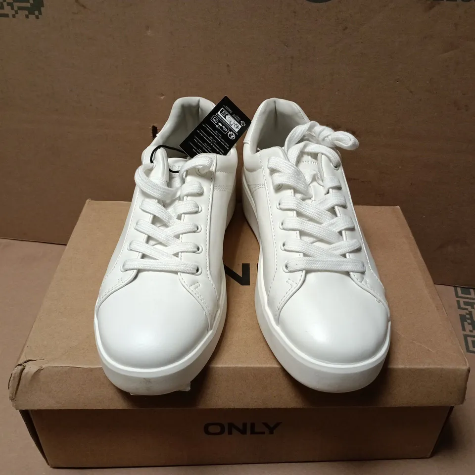 BOXED PAIR OF ONLY SOUL 4 PU SNEAKERS IN WHITE - UK 7