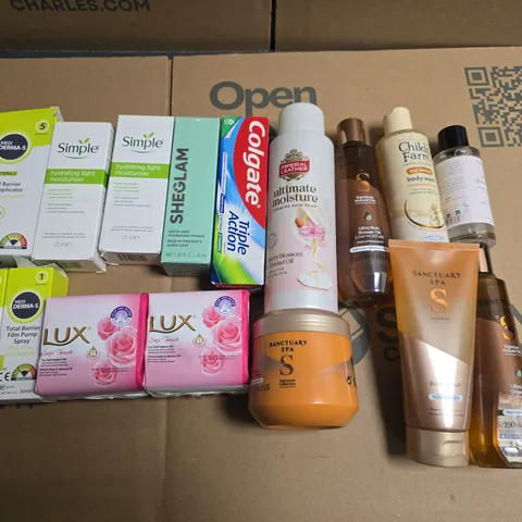 LOT OF APPROXIMATELY 25 ASSORTED HEALTH AND BEAUTY ITEMS TO INCLUDE SIMPLE MOISTURISER SANCTUARY SPA BODY SCRUB AND LUX SOAP