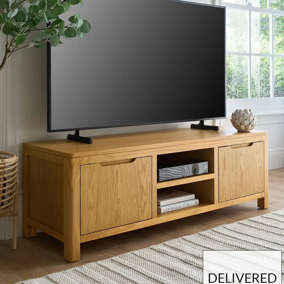 BOXED SAXON READY ASSEMBLED 2 DOOR TV UNIT - OAK - FITS UP TO 55 INCH TV (1 BOX) RRP £229