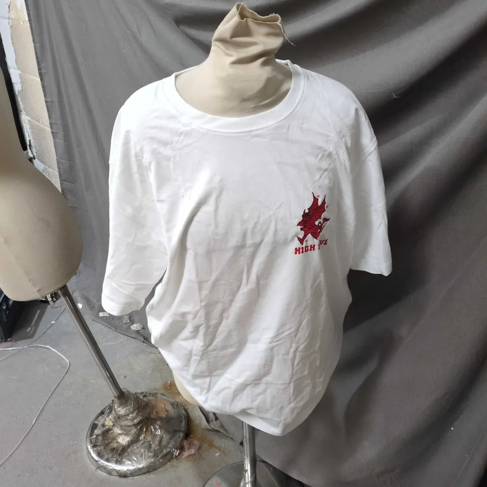 HIGH DIVE APPAREL WHITE T‑SHIRT – MEDIUM