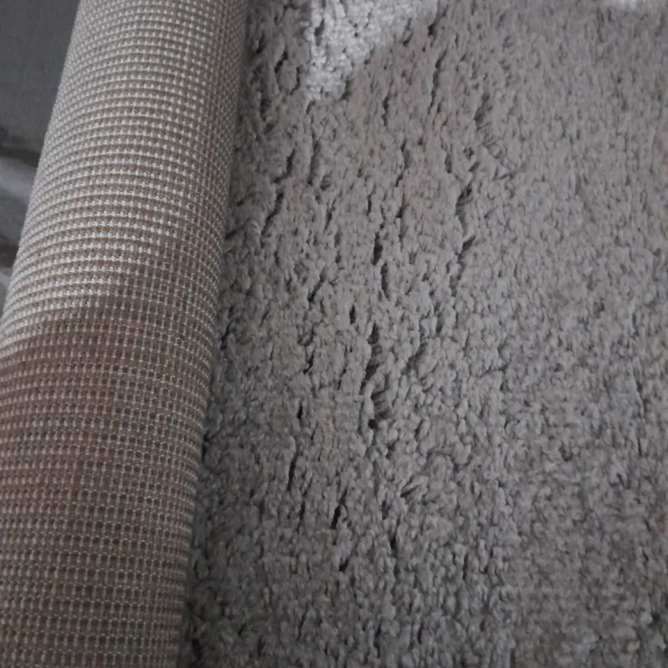 SHAGGY RUG APPROX. 60CM X 110CM 