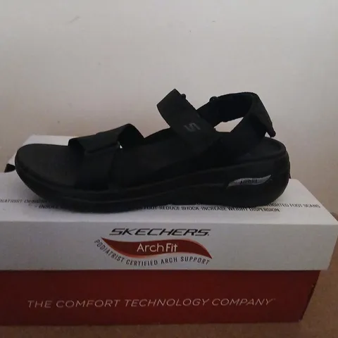 SKECHERS ARCH FIT SANDALS – BLACK, UK 4