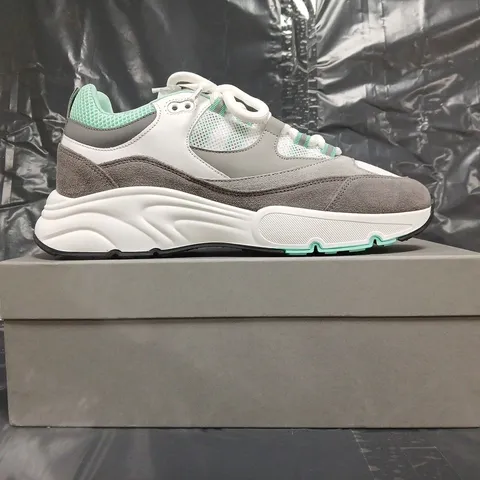 BOXED PAIR OF CLEENS AERO RUNNER SHOES IN MINT/GREY SIZE UK 11