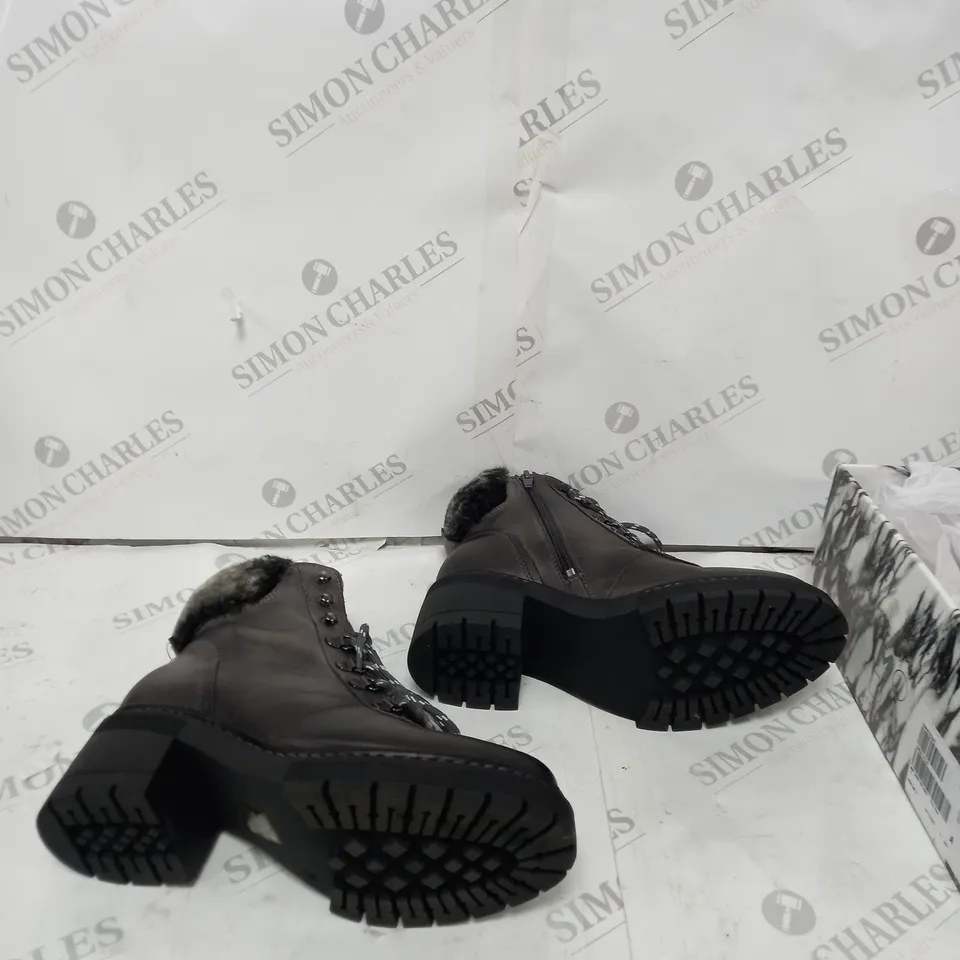 MODA CHARLOTT HIKING BOOTS SIZE 5 GREY - BOXED 