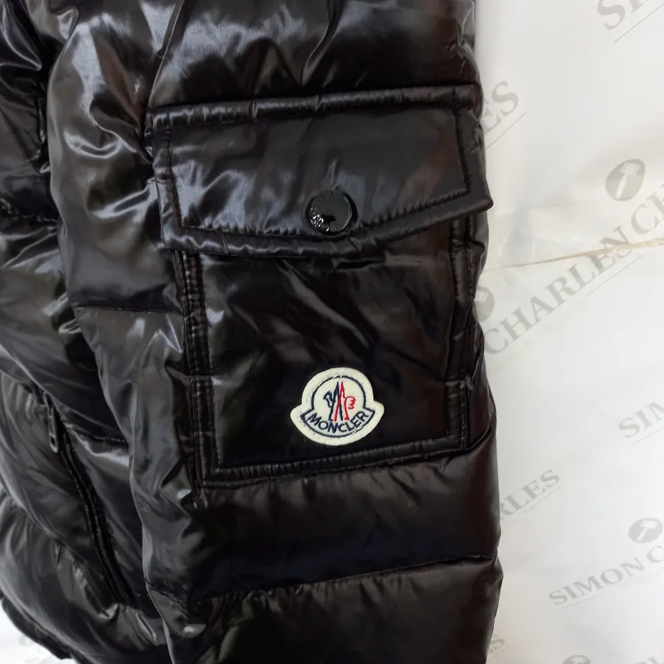 MONCLER ZIPPED PADDED COAT SIZE M