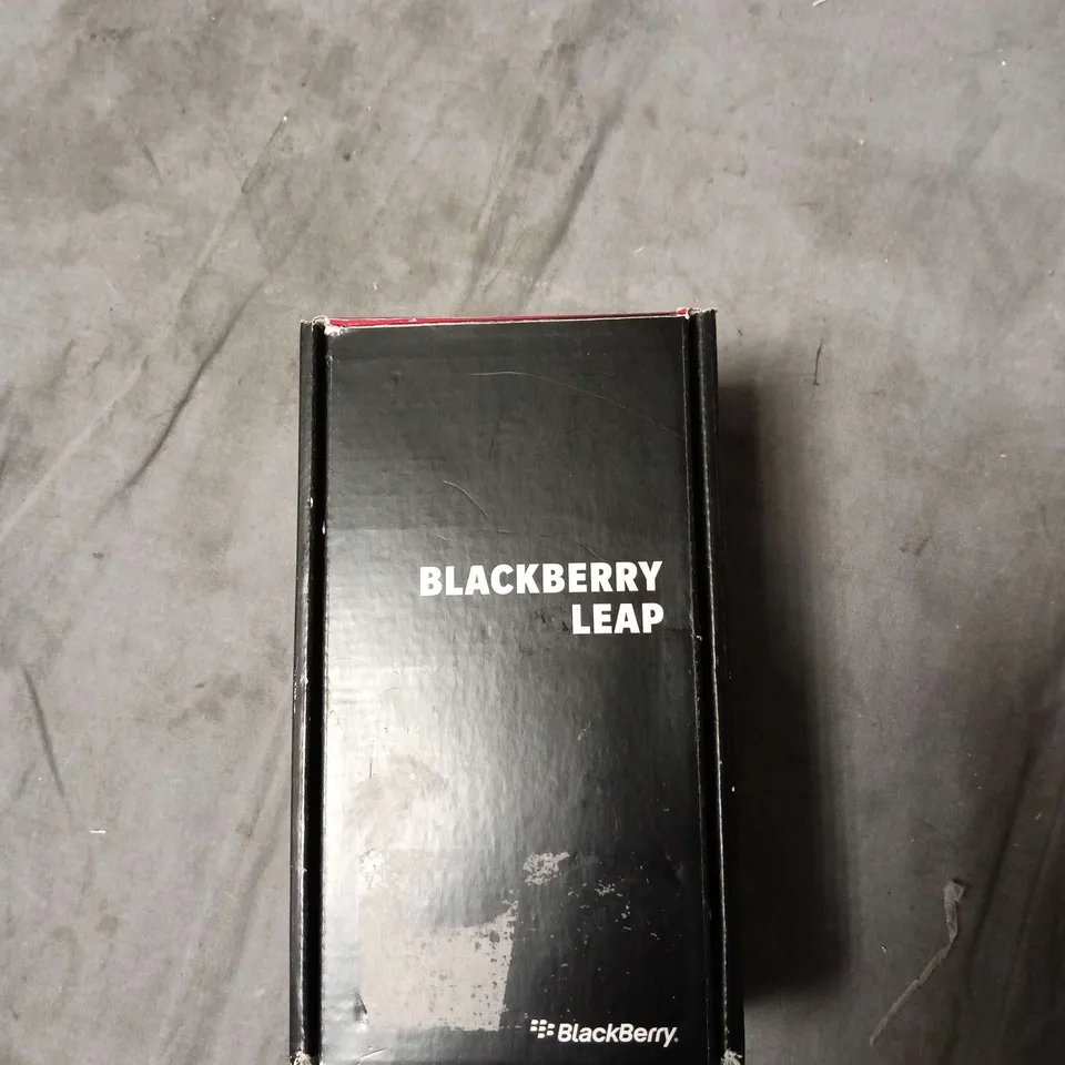BLACKBERRY LEAP SMARTPHONE – BOXED WITH CHARGER