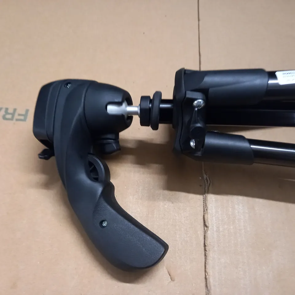 MANFROTTO COMPACT ACTION TRIPOD