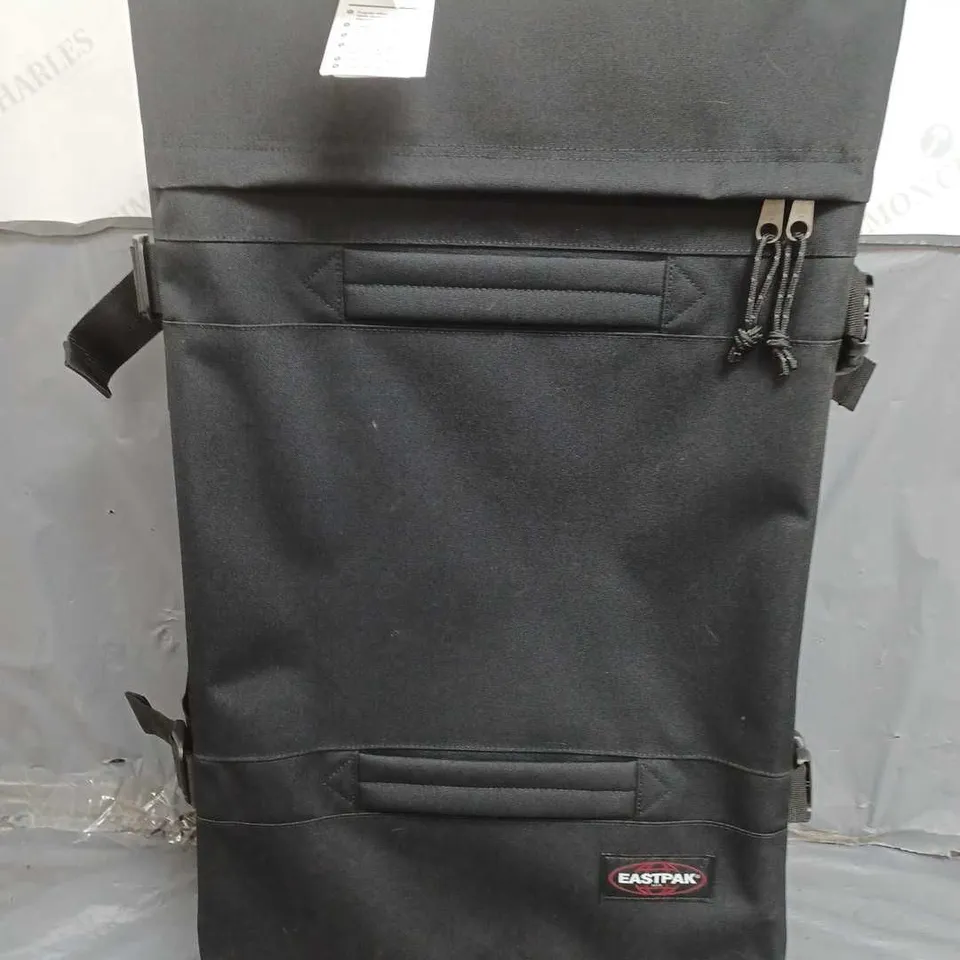 EASTPAK TRANSIT'R 4-WHEEL SUITCASE IN BLACK - LARGE