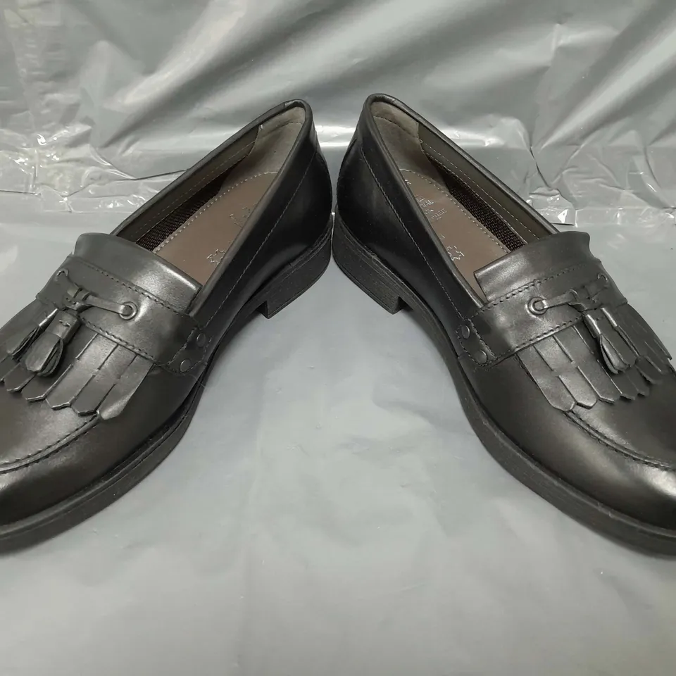 BOXED PAIR OF GEOX LOAFERS IN BLACK UK SIZE 5
