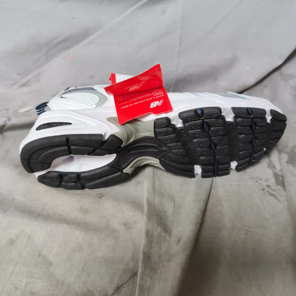 UNBOXED NEW BALANCE 530 SNEAKERS – WHITE & SILVER WITH NAVY INTERIOR UK SIZE 5