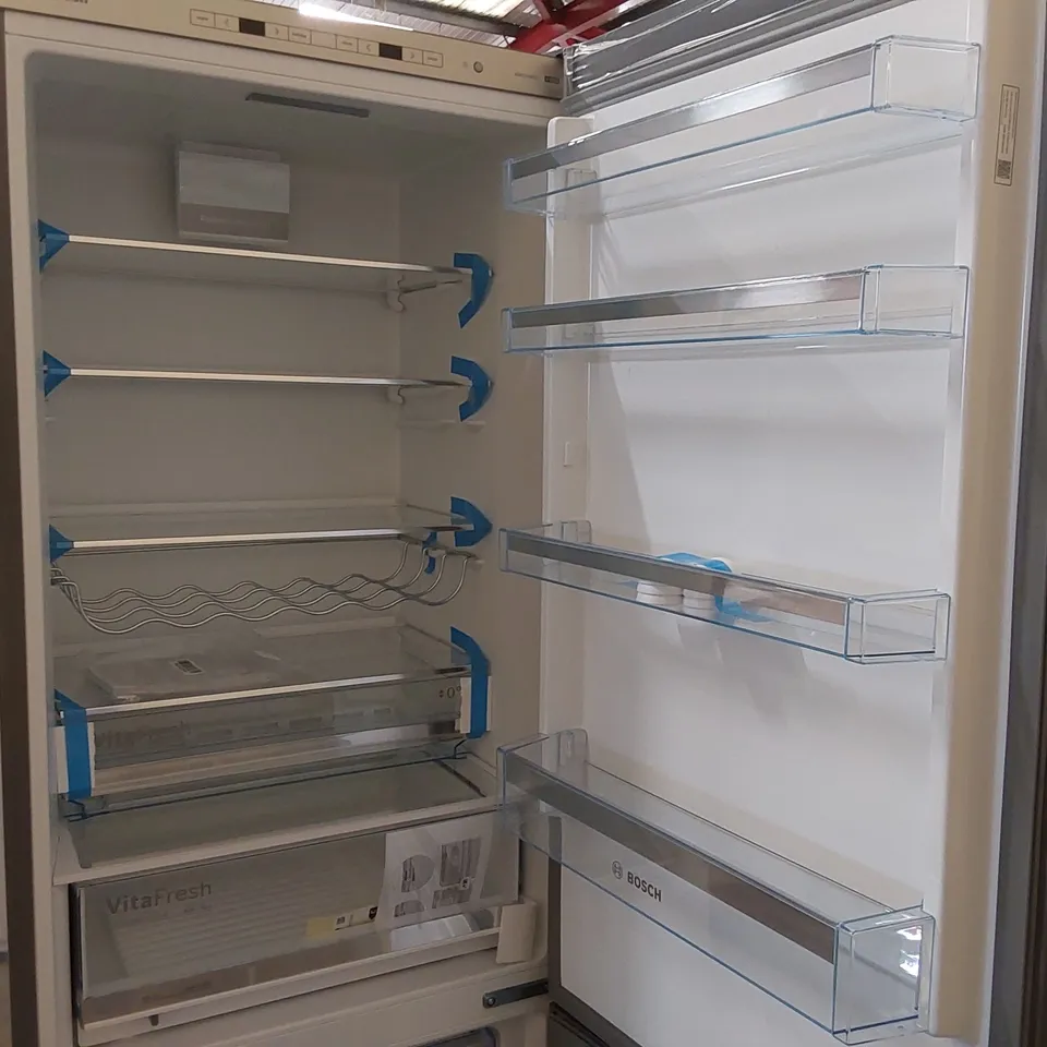 BOSCH KGE49AICAG SERIE 6 FREESTANDING FRIDGE FREEZER WITH EASY CLEAN AND VITAFRESH, 201CM LOW FROST, 419L CAPACITY, 70CM XL WIDE, INOX [ENERGY CLASS C]