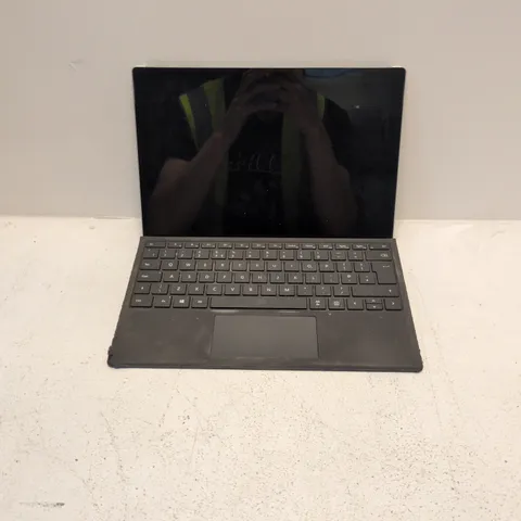 MICROSOFT SURFACE PRO 5 UK WITH KEYBOARD – FAULTY BUTTON (NOT POWER TESTED)