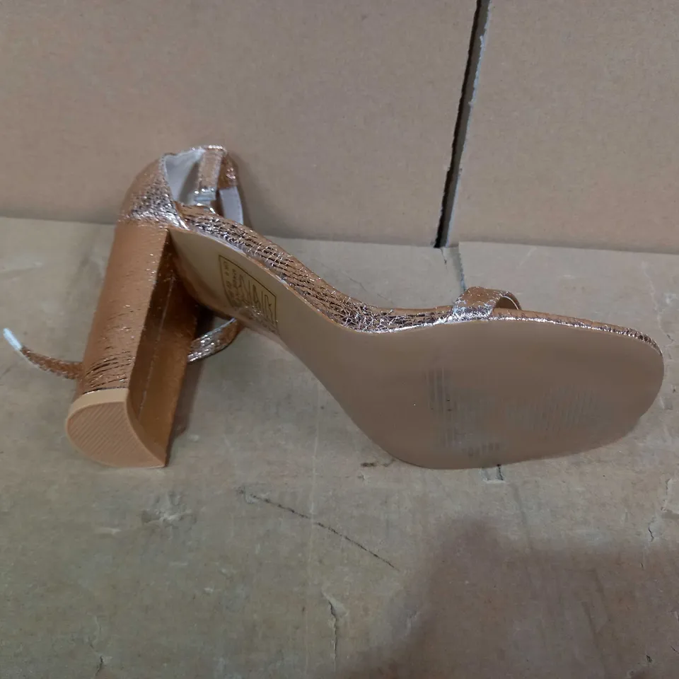 BOXED PAIR OF GLAMOROUS HEELS IN ROSE GOLD COLOUR UK SIZE 6