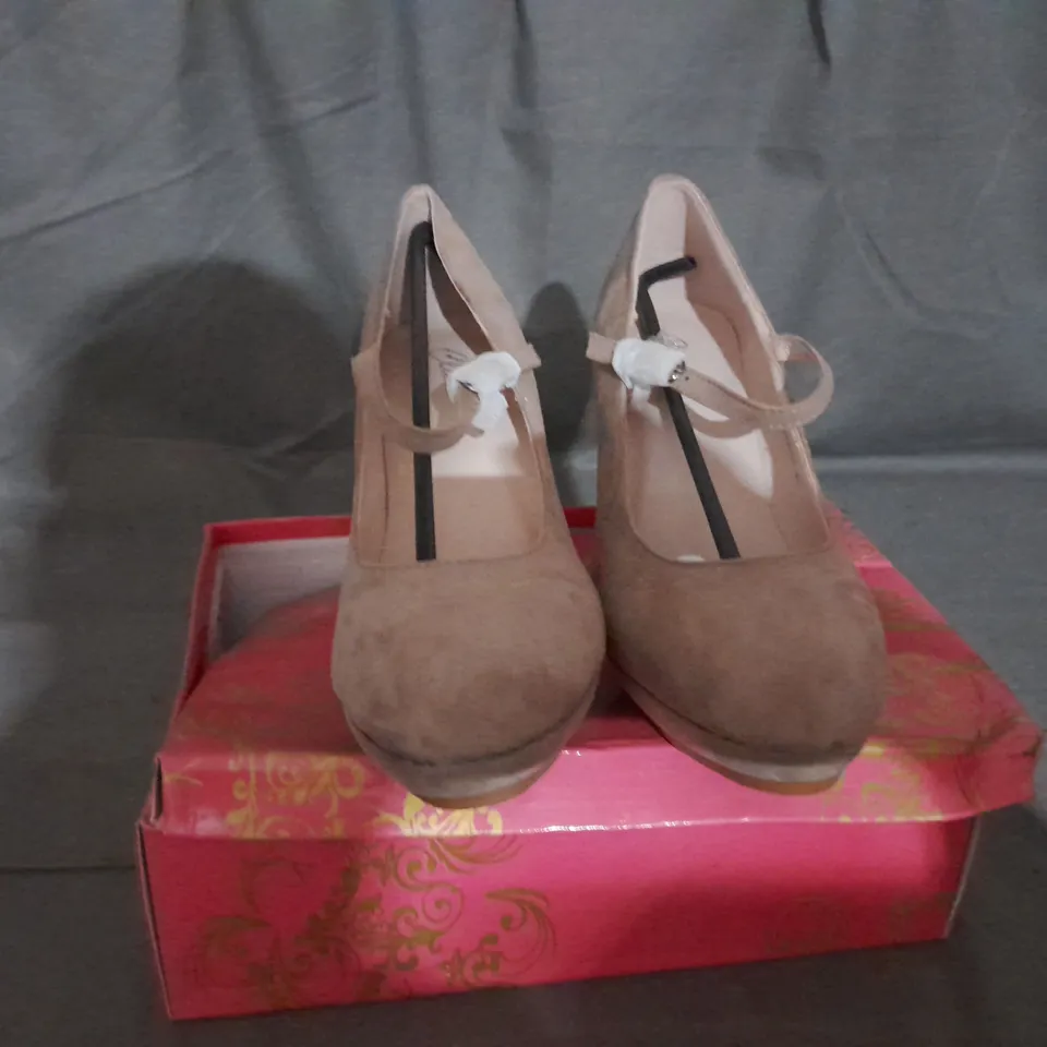 APPROXIMATELY 10 BOXED PAIR OF CLARA'S HEELED STRAP SHOES IN VARIOUS SIZES TO INCLUDE SIZE 40EU 