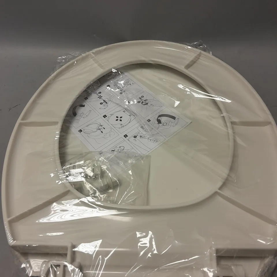 PLAS BEMIS 7210 CHESTER TOILET SEAT IN WHITE