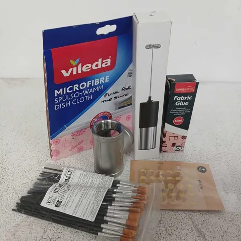 APPROXIMATELY 15 ASSORTED HOUSEHOLD ITEMS TO INCLUDE FABRIC GLUE, ASSISTANT FROTHER, VILEDA DISH CLOTH, ETC