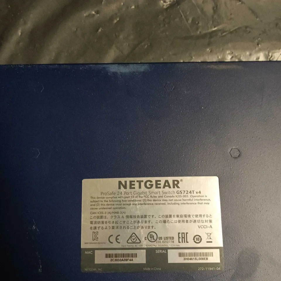 NETGEAR PROSAFE 24-PORT GIGABIT SMART SWITCH GS724TV4