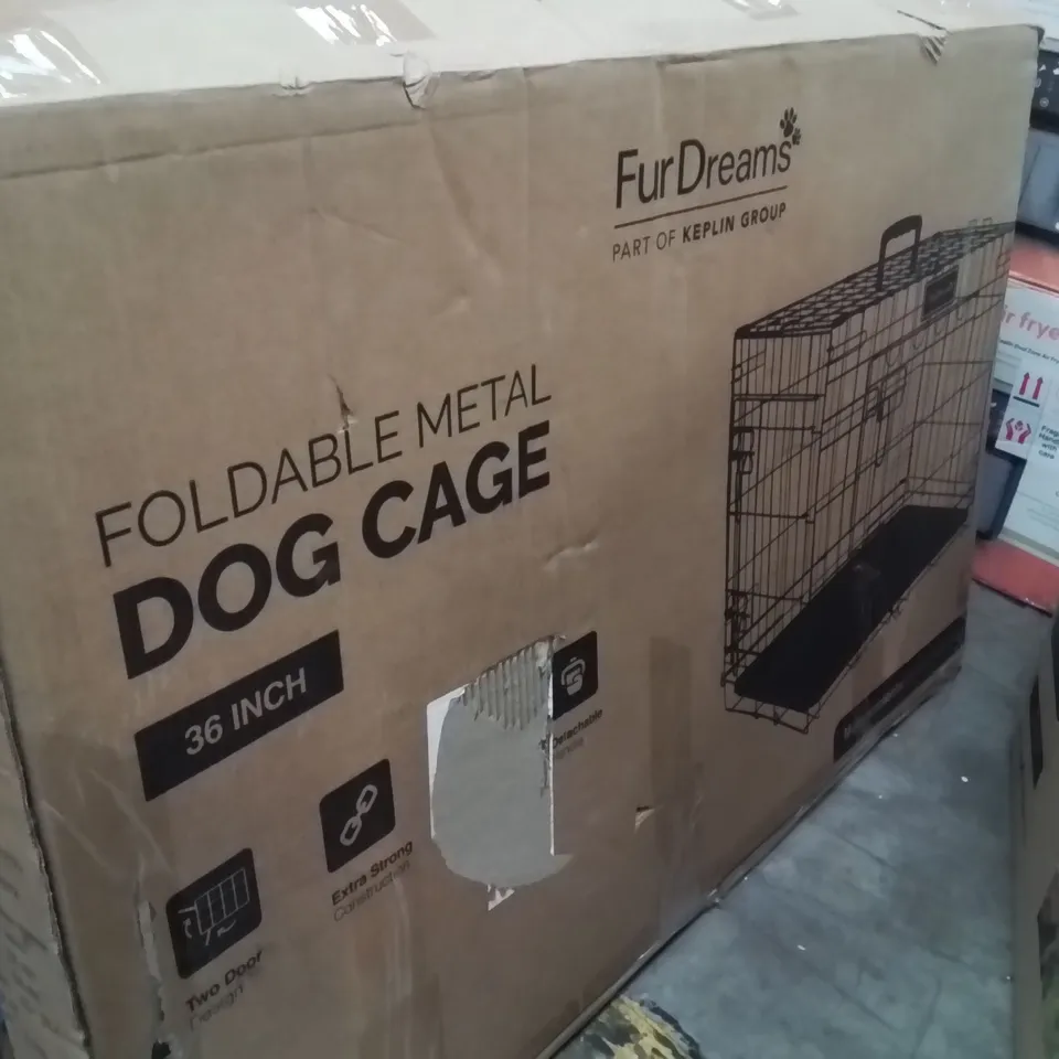 BOXED FURDREAMS 36 INCH FOLDING METAL DOG CAGE
