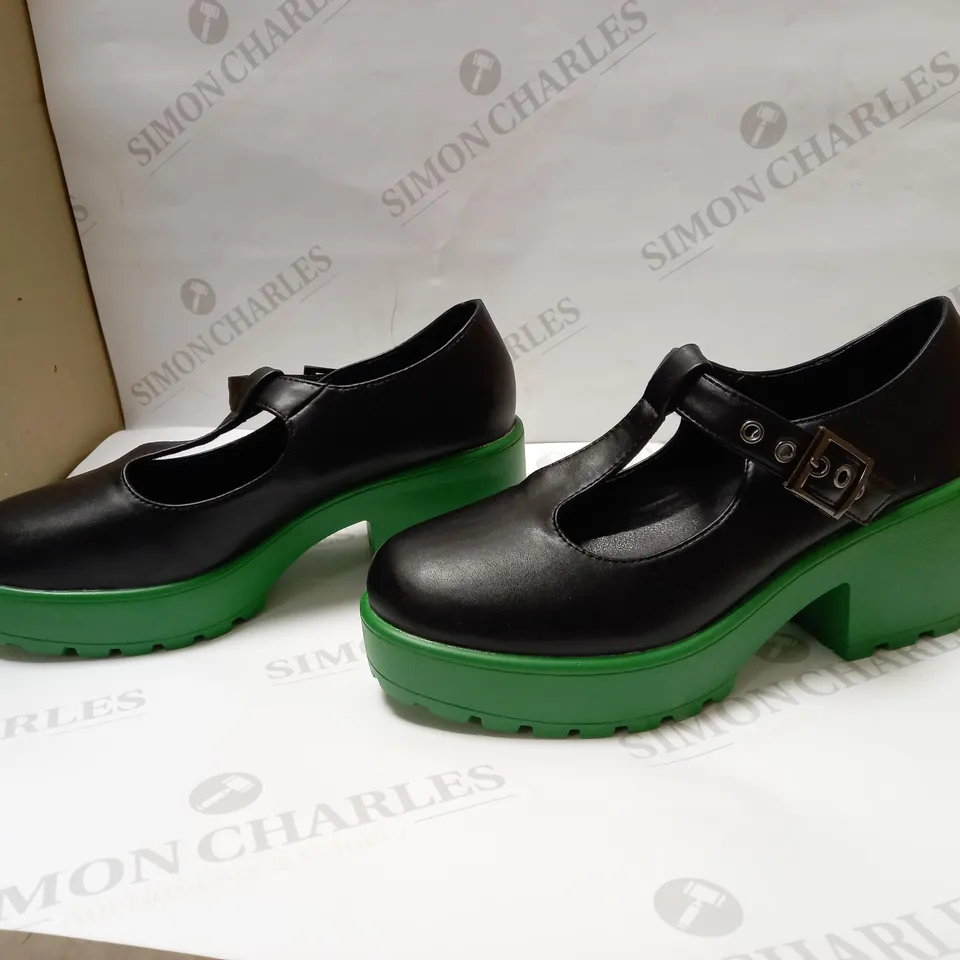 DESIGNER KOI BLACK AND GREEN VEGAN PLATFORM SHOES SIZE 6