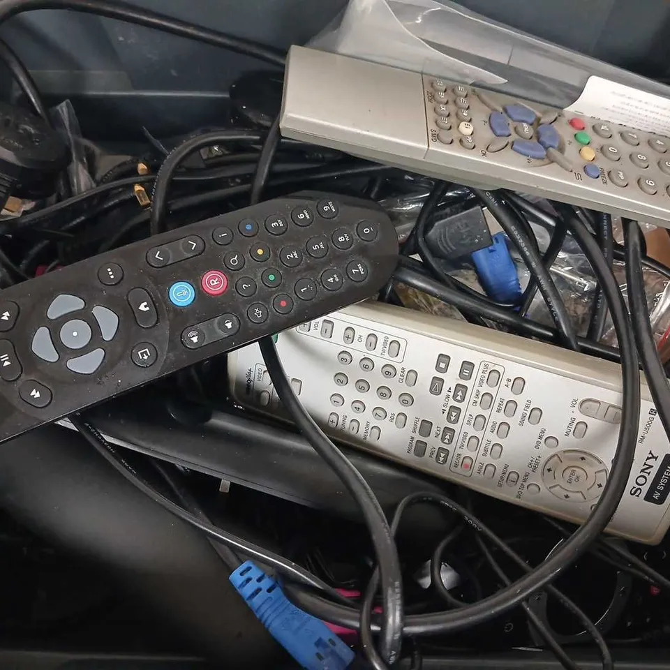 APPROXIMATELY 15 ASSORTED HOUSEHOLD ITEMS TO INCLUDE REMOTES, CABLES, ETC