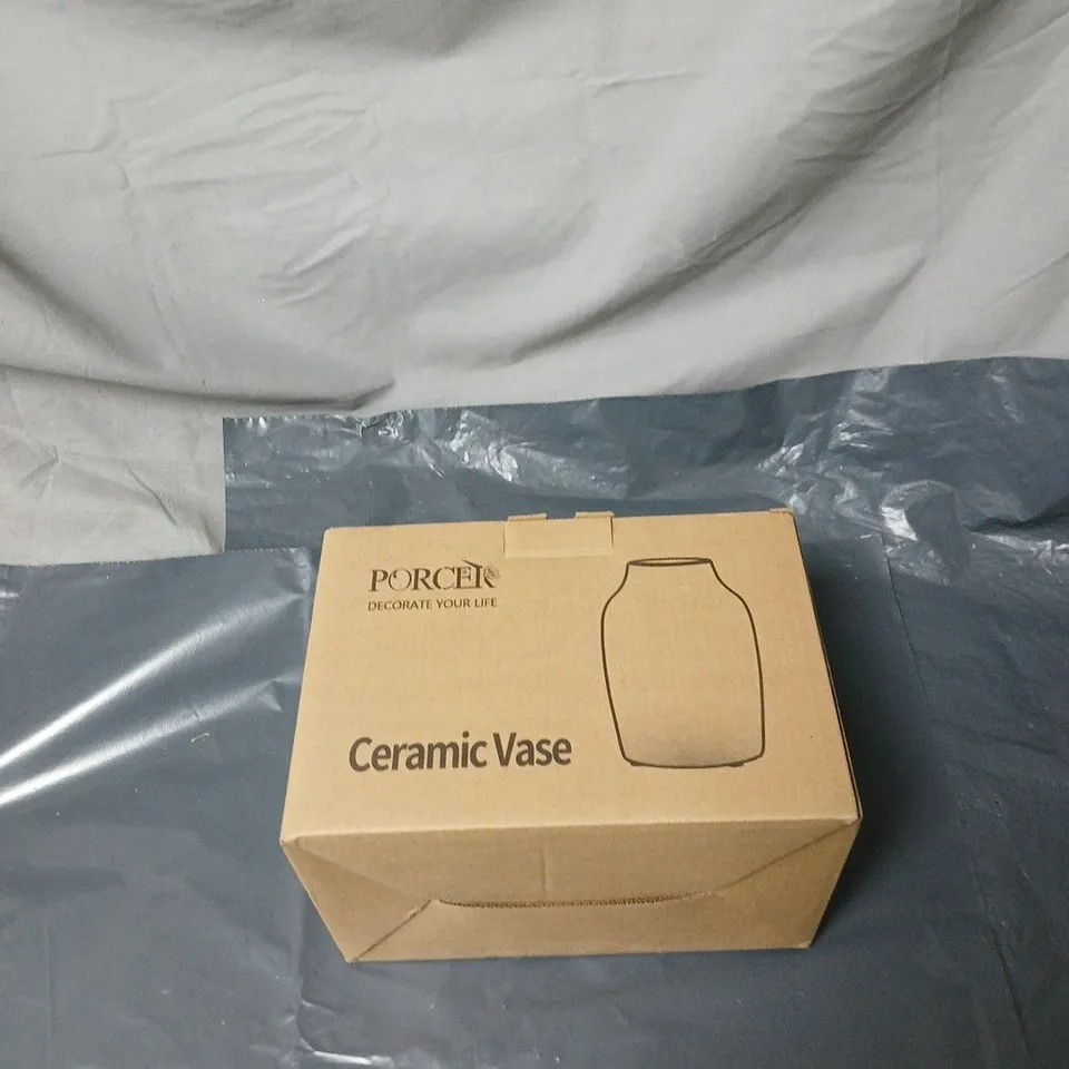 PORCER CERAMIC VASE – WHITE SPECKLED WITH ORIGINAL BOX