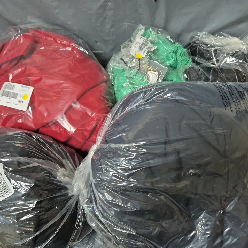 APPROXIMATELY 20 ASSORTED CLOTHING AND FASHION ITEMS IN VARIOUS STYLES, SIZES, AND COLOURS