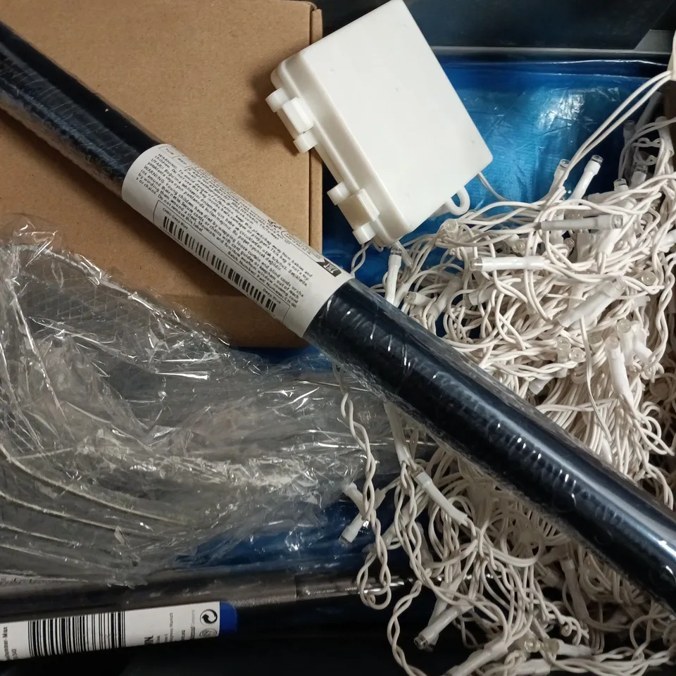 APPROXIMATELY 10 ASSORTED HOUSEHOLD ITEMS TO INCLUDE ROCA, DECORATIVE LIGHT STRAND, ETC