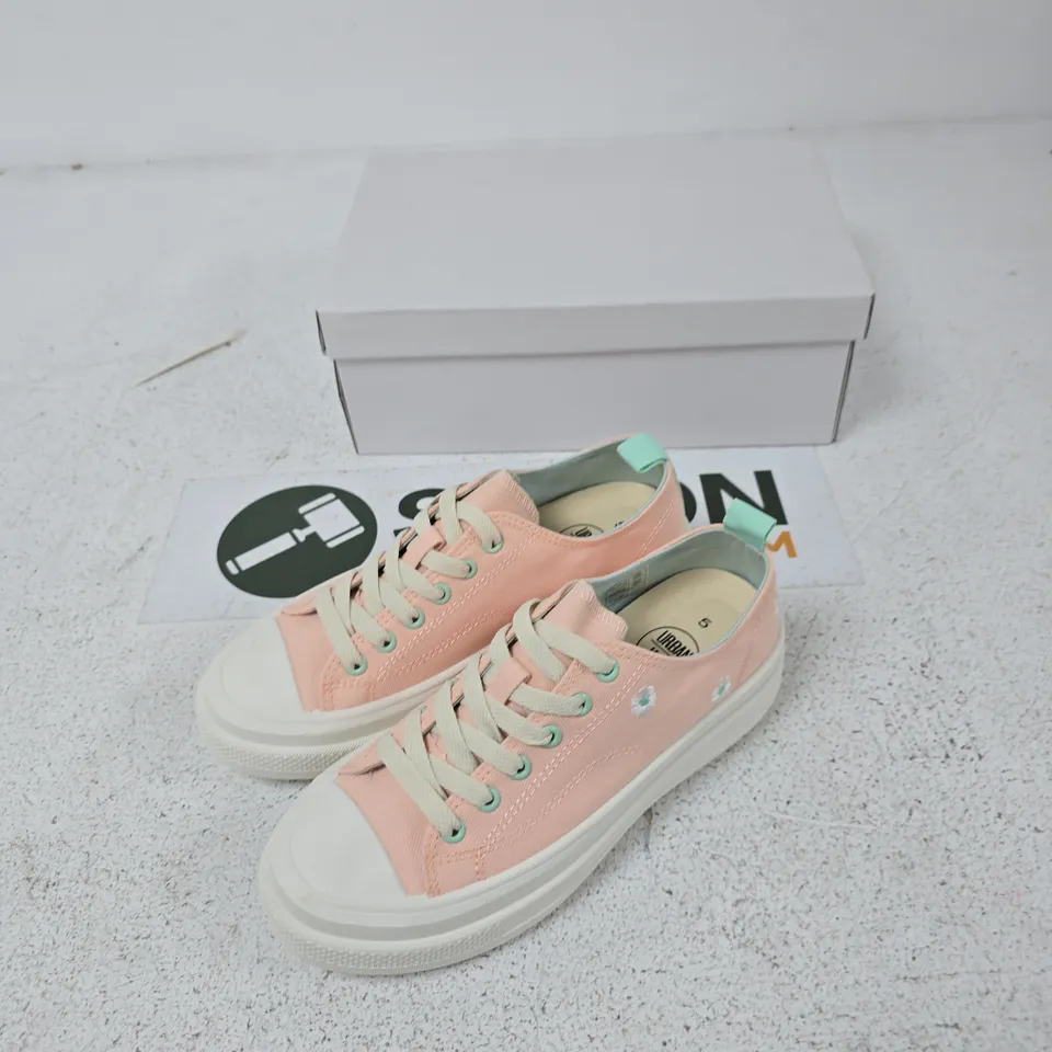 FLEUR PINK SNEAKERS – UK 5 (LIGHT PINK/MINT ACCENTS)