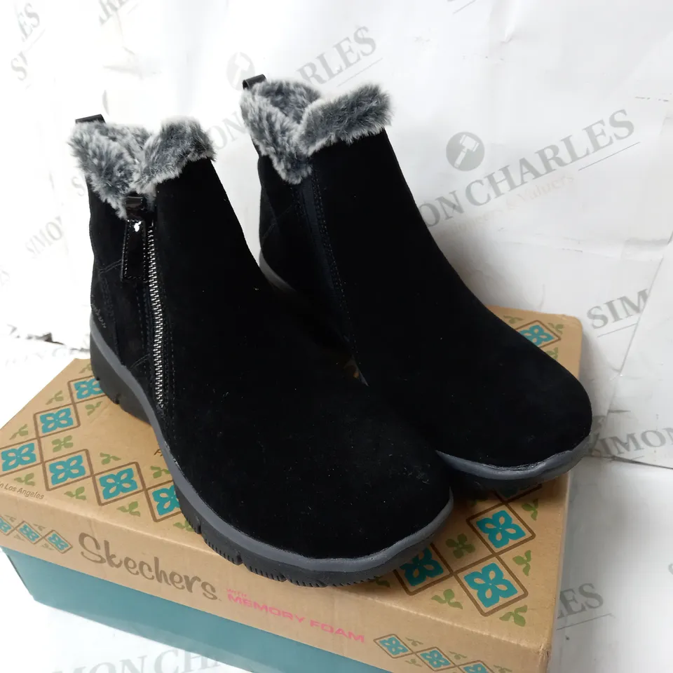 SKETCHERS HIGH ZIP BOOT BLACK SIZE 5 1/2 - BOXED 