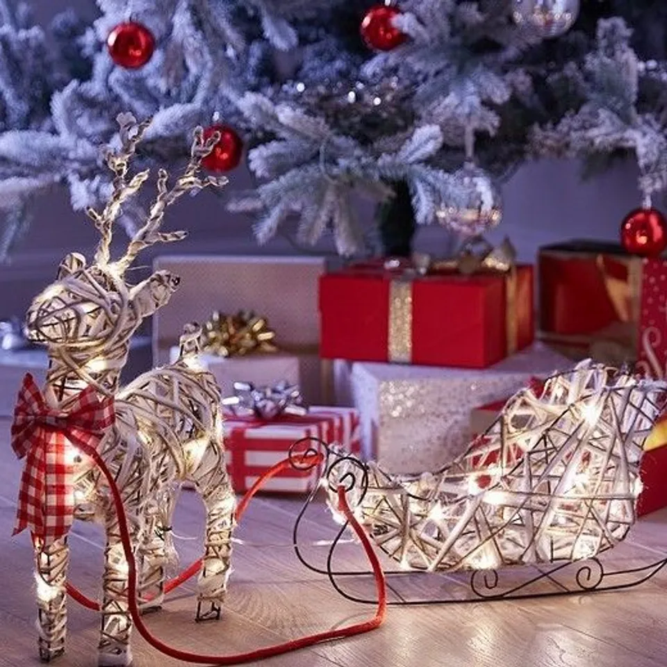 BOXED DEER WITH SLEIGH ROOM LIGHT - CHRISTMAS DECORATION RRP £59