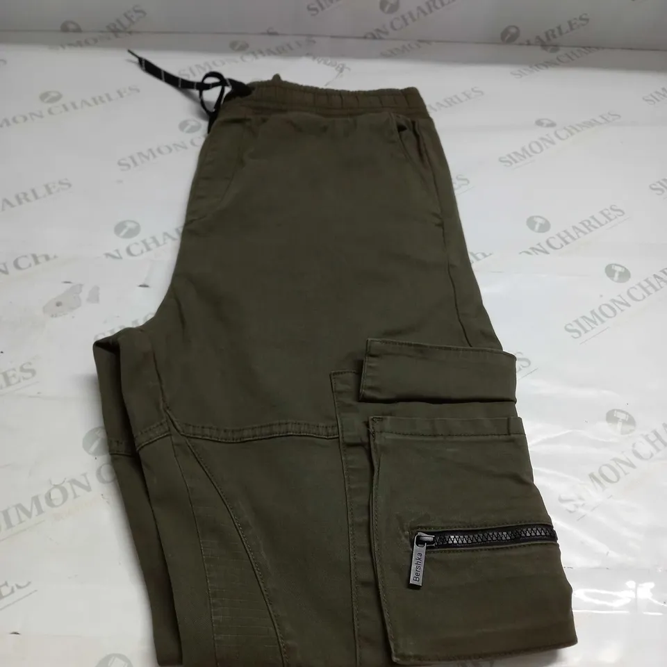 BERSHKA KHAKI CUFFED TROUSERS SIZE L