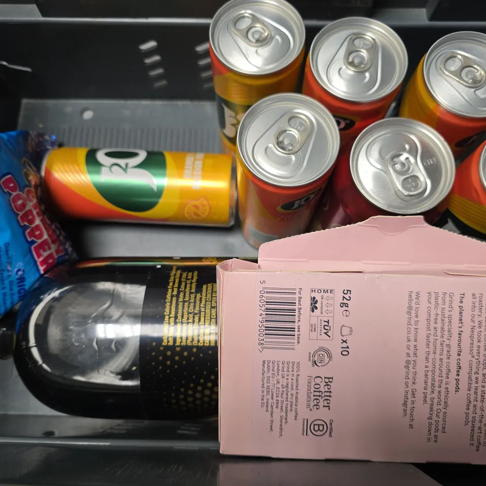APPROXIMATELY 12 ASSORTED FOOD & DRINK ITEMS TO INCLUDE - TASSIMO KENCO , GRINB HOUSE BLEND COFFEE PODS , J20 ORANGE & PASSIONFRUIT STILL ETC