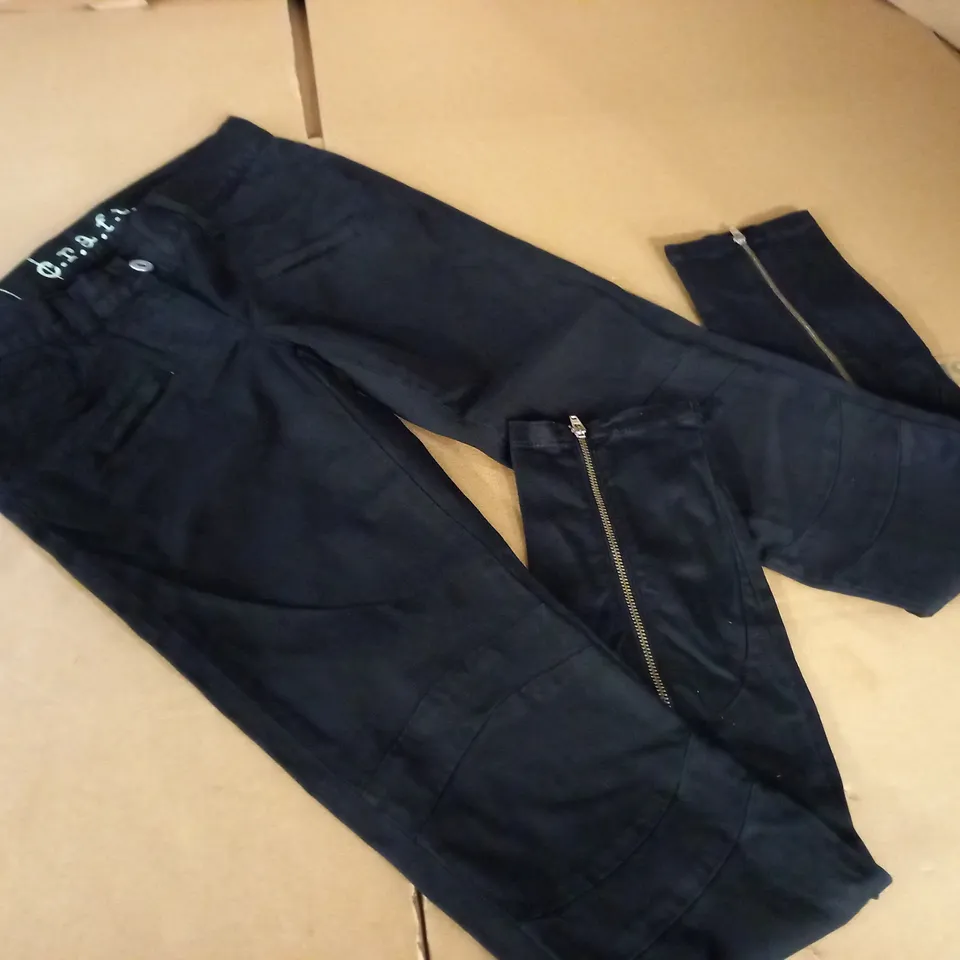 BRAND NEW CRAFT REVOLUTION BLACK JEANS - 25