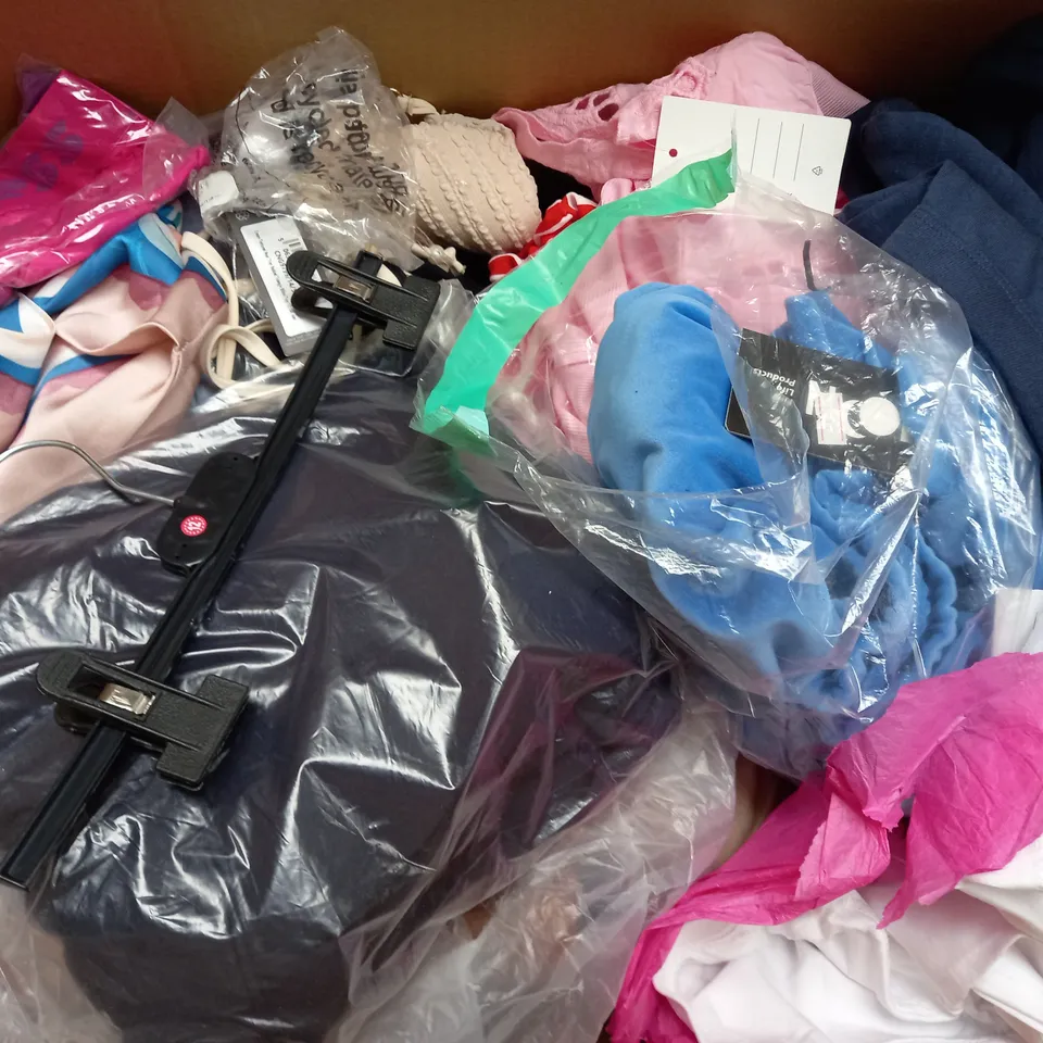 BOX OF APPROXIMATELY 25 ASSORTED CLOTHING ITEMS TO INCLUDE - SOCKS , T-SHIRT , TROUSERS ETC