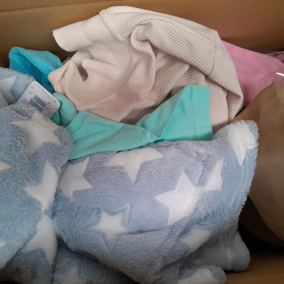 APPROXIMATELY 30 ASSORTED KIDS CLOTHING IN VARIOUS STYLES TO INCLUDE SIZES 5-6 YEARS, 2-3 YEARS, 9-12 MONTHS
