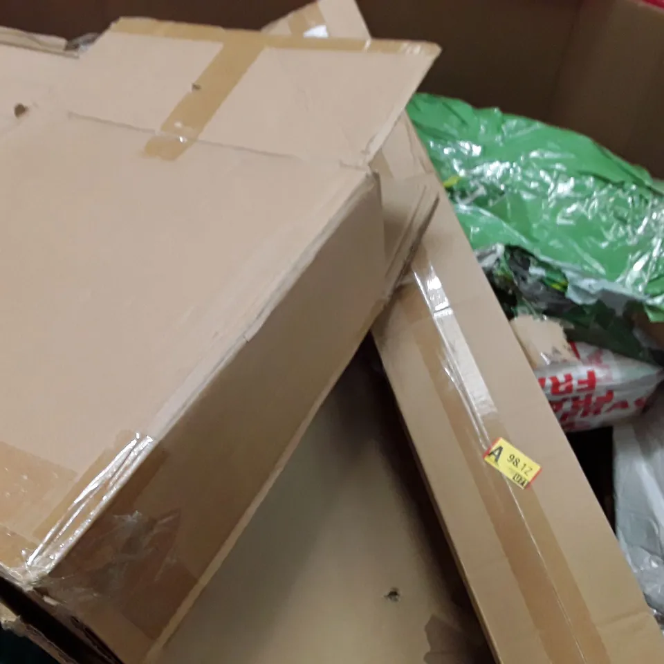 PALLET TO CONTAIN AN ASSORTMENT OF HOUSEHOLD ITEMS TO INCLUDE KIDS TRAMPOLINE, KIDS SCOOTER, RETRACTABLE BABY GATES AND PULL UP BAR ECT 
