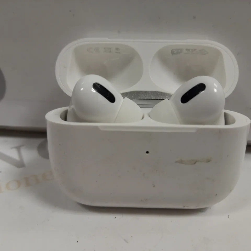 UNBOXED WIRELESS EARBUDS WITH CHARGING CASE IN WHITE 