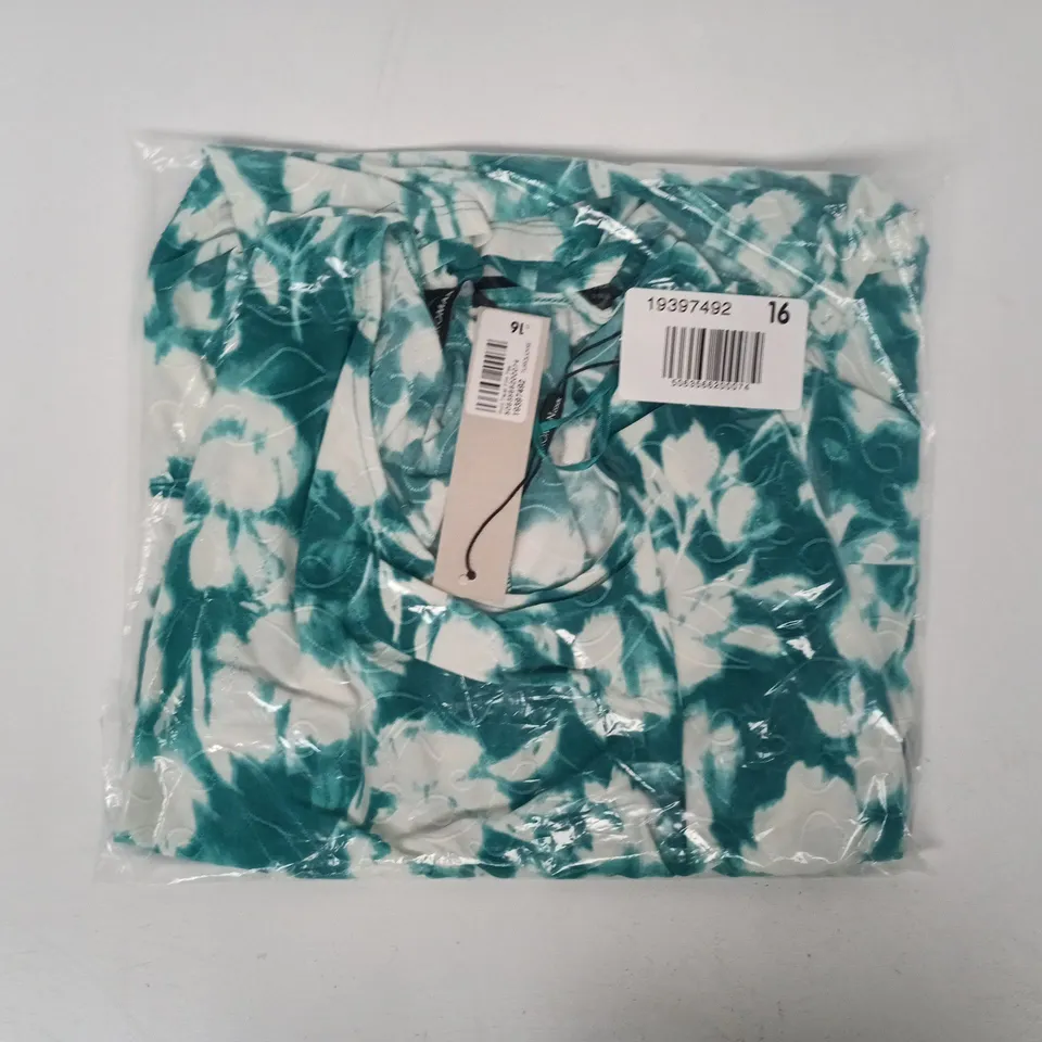 BAGGED ROMAN PRINT TWIST FRONT TEE IN TURQUOISE SIZE 16