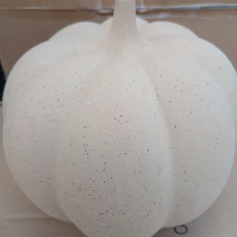 FOUR BRAND NEW GISELLA GRAHAM LONDON DECORATIVE PUMPKIN ORNAMENT