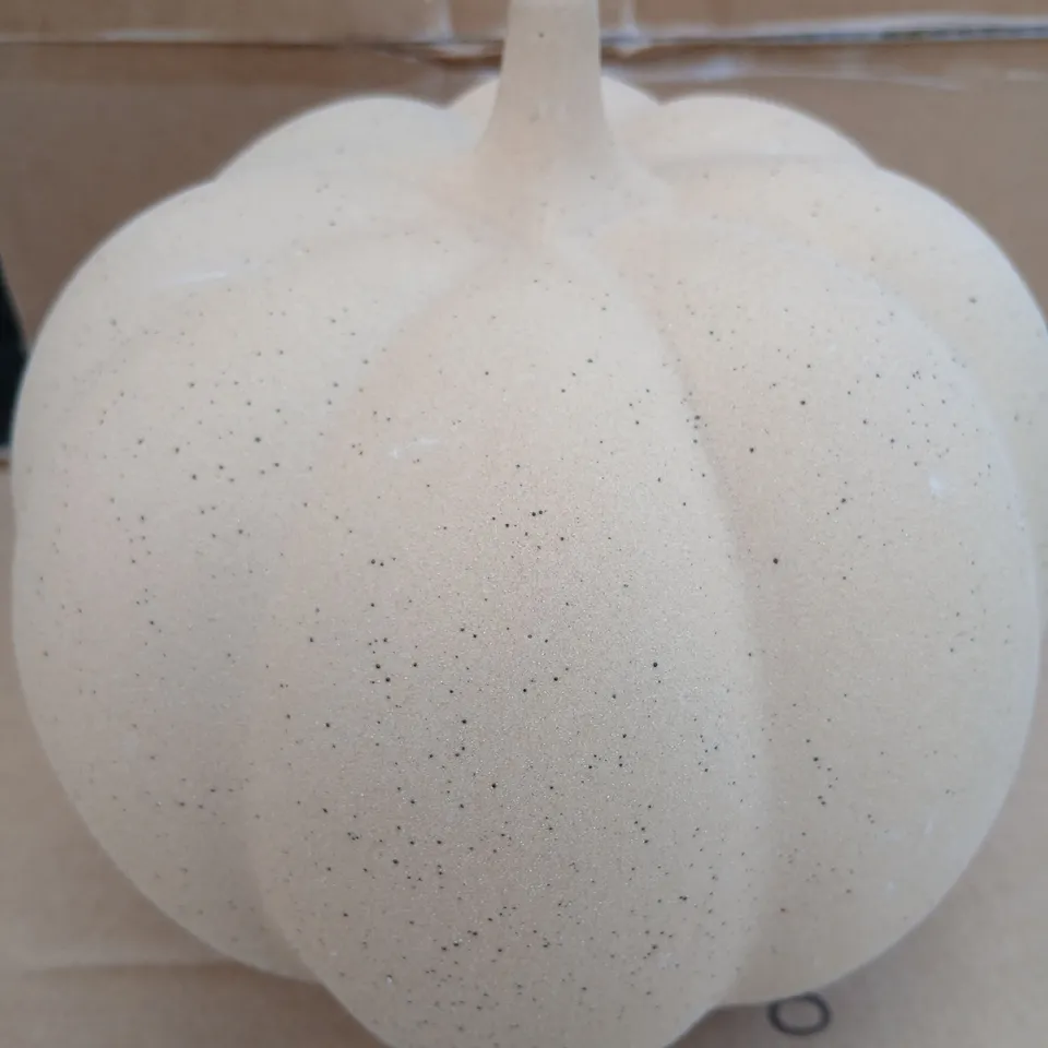 FOUR BRAND NEW GISELLA GRAHAM LONDON DECORATIVE PUMPKIN ORNAMENT